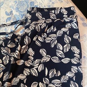 Magnolia Grace Wm’s Large Navy Blue White Leaf Design Flowy Wide Leg Pants